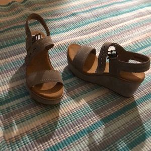 Ainsley Orchid Clark shoes